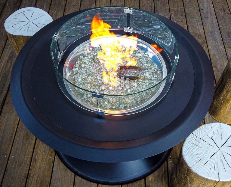 The Patio Horizon Onyx will be the center piece of you outdoor entertainment area.